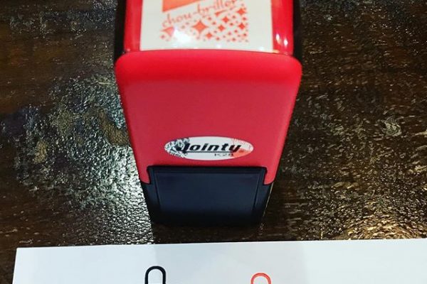 ブランドロゴをスタンパーに レーザーカッター