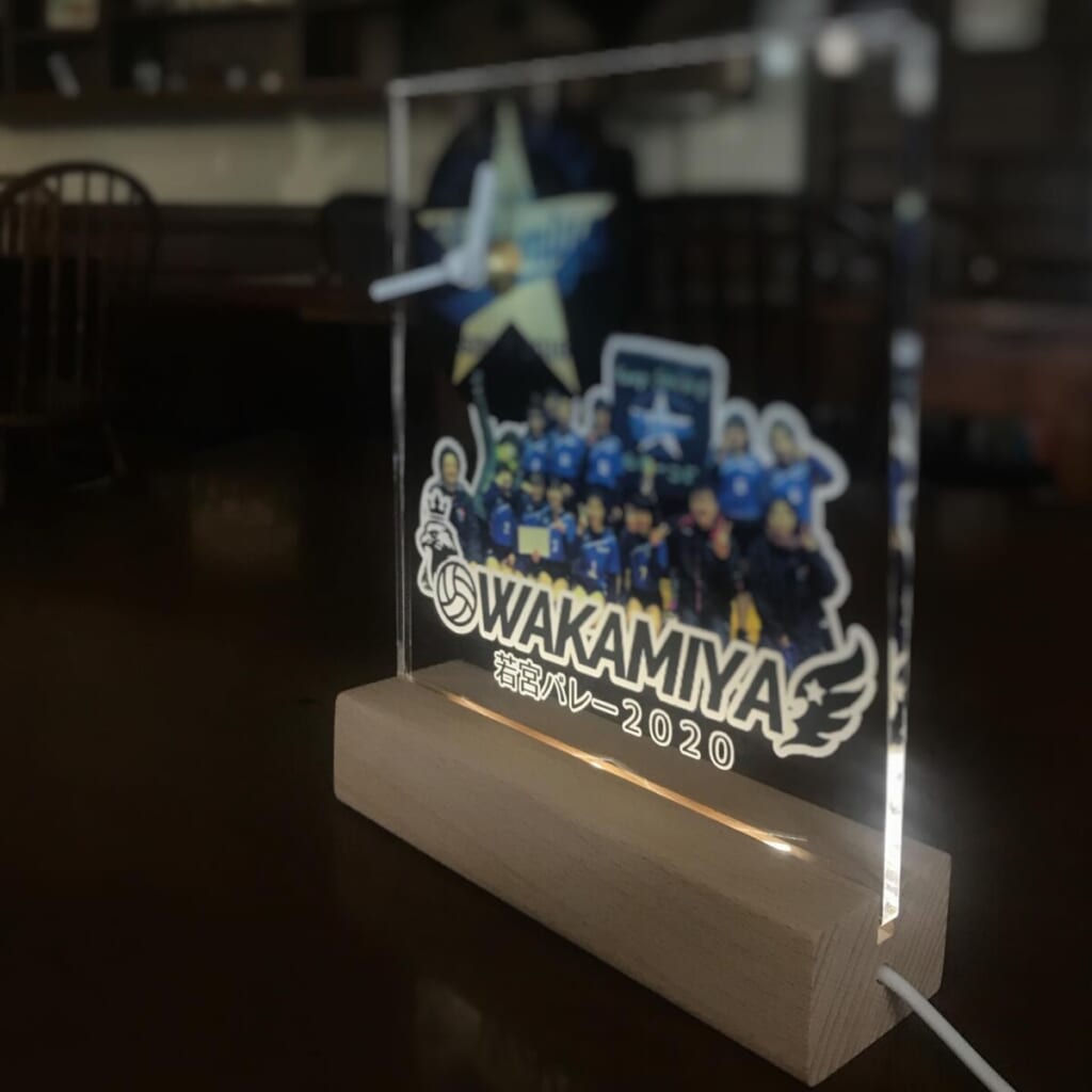 バレーボールチーム卒業記念 記念写真 をアクリル写真パネルと時計に 兵庫県加古川市